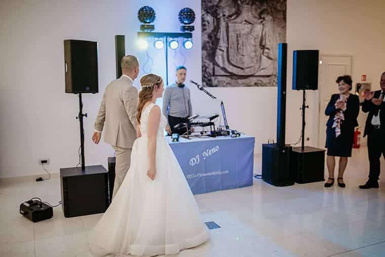DJ na vjenčanju zabavlja goste