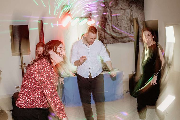 Plesni podij na vjenčanju uz DJ glazbu
