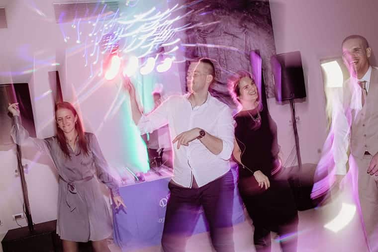 Plesni podij na vjenčanju uz DJ glazbu
