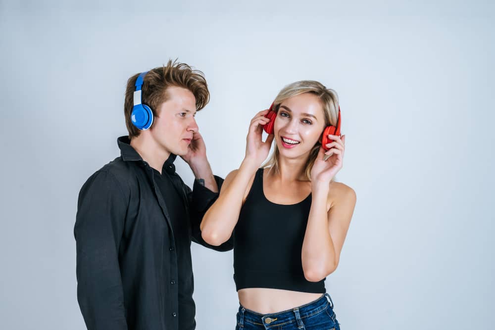 DJ vs. Bend: Što je bolji izbor za vaše vjenčanje? 1 dj vs. bend za vjencanja